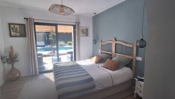 4 bedrooms, iron/ironing board, free WiFi, bed sheets