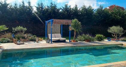 Holiday Home 'Villa with Pool, Jacuzzi & Pétanque' near La Table du 6