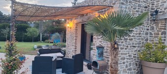 Holiday Home 'Villa Pool Jacuzzi and Pétanque' with Pool, near La table du 6