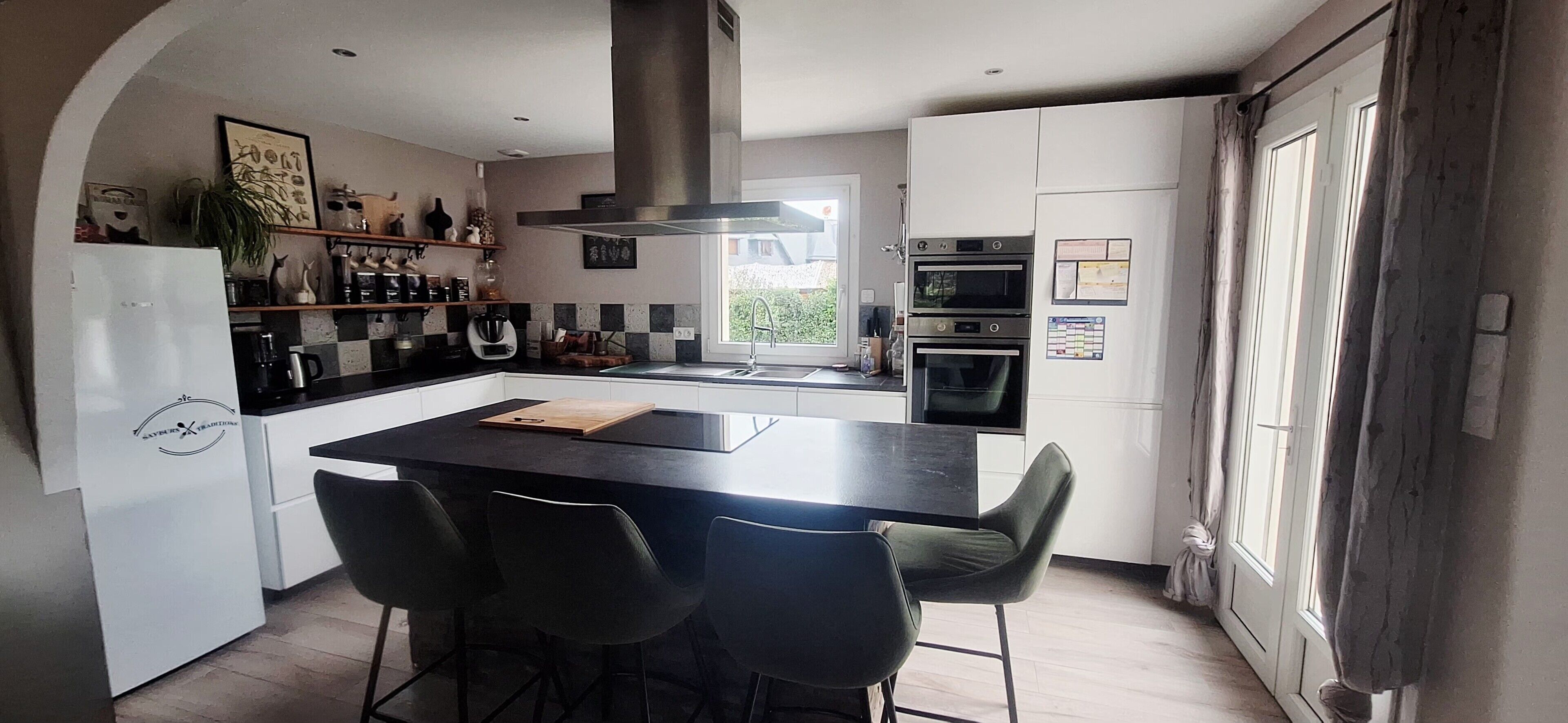 Refrigerador, microondas, horno, placa de cocina