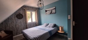 4 bedrooms, iron/ironing board, free WiFi, bed sheets