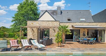 Villa Lailléa – Heated Private Pool, Jacuzzi, Petanque, Sleeps 8, Peaceful Near Rennes