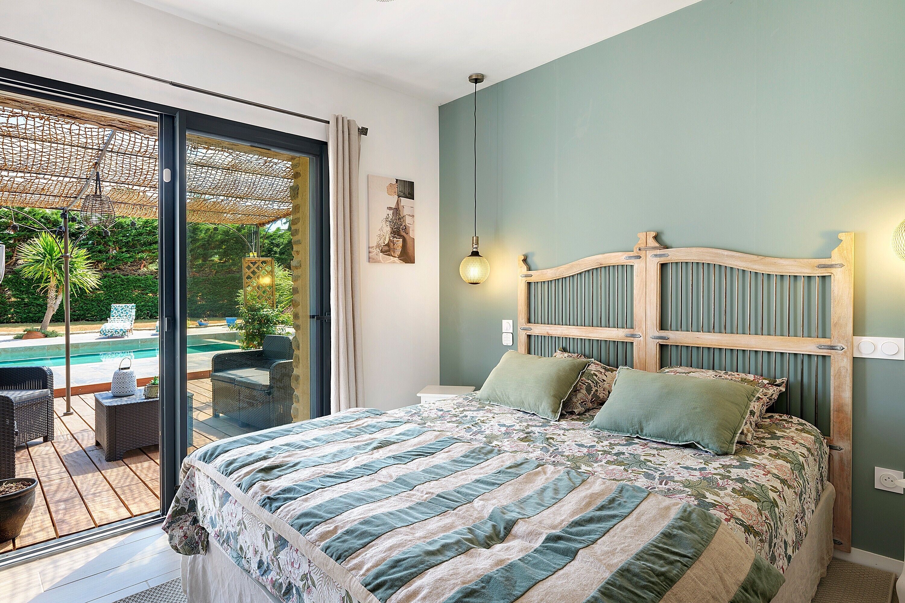 4 bedrooms, iron/ironing board, free WiFi, bed sheets