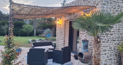 Villa Lailléa with Heated Pool, Jacuzzi & Large Private Garden near Rennes