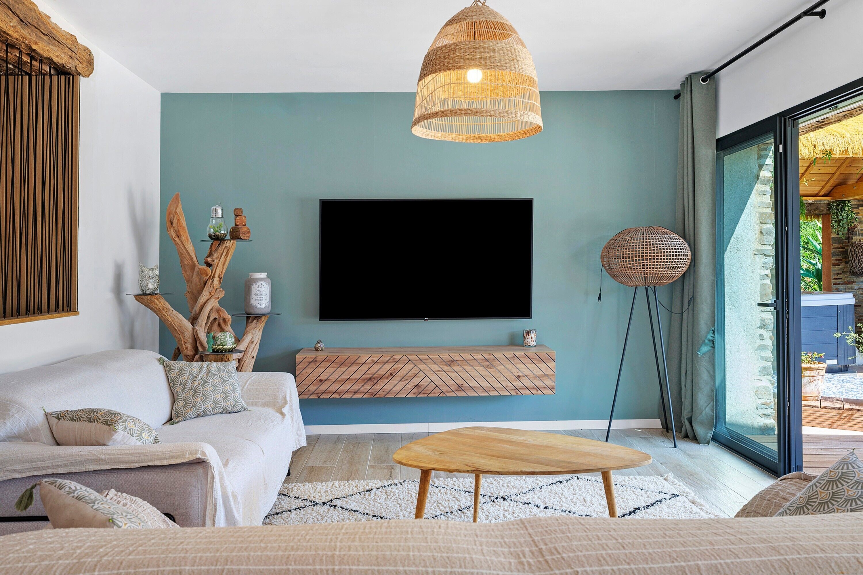 TV, table tennis, stereo
