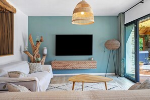 Televisión, tenis de mesa y estéreo