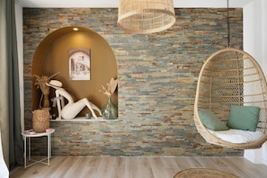 Interior - Villa Lailléa – Private Heated Pool, Jacuzzi, Petanque, Sleeps 8, Peaceful near Rennes (Laillé)