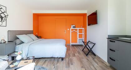 Pension 'Kerwall - Chambre Double' mit Gemeinschaftspool, privater Terrasse und Wi-Fi
