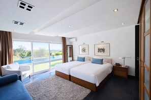 5 bedrooms, iron/ironing board, free WiFi, bed sheets - Villa 'Casa Do Lago' with Sea View, Wi-Fi and Air Conditioning (Faro)