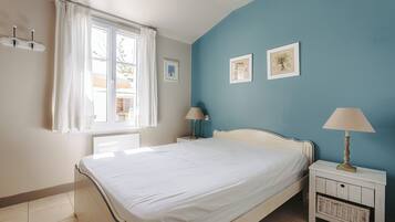 1 bedroom, iron/ironing board, free WiFi