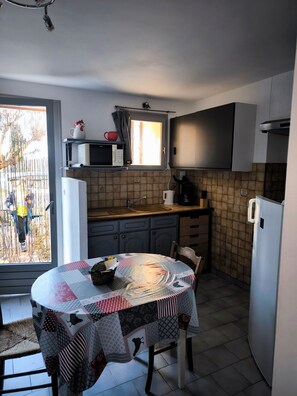 Fridge, microwave, stovetop, coffee/tea maker