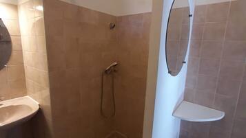 Een douche, een haardroger