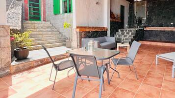 屋外ダイニングエリア