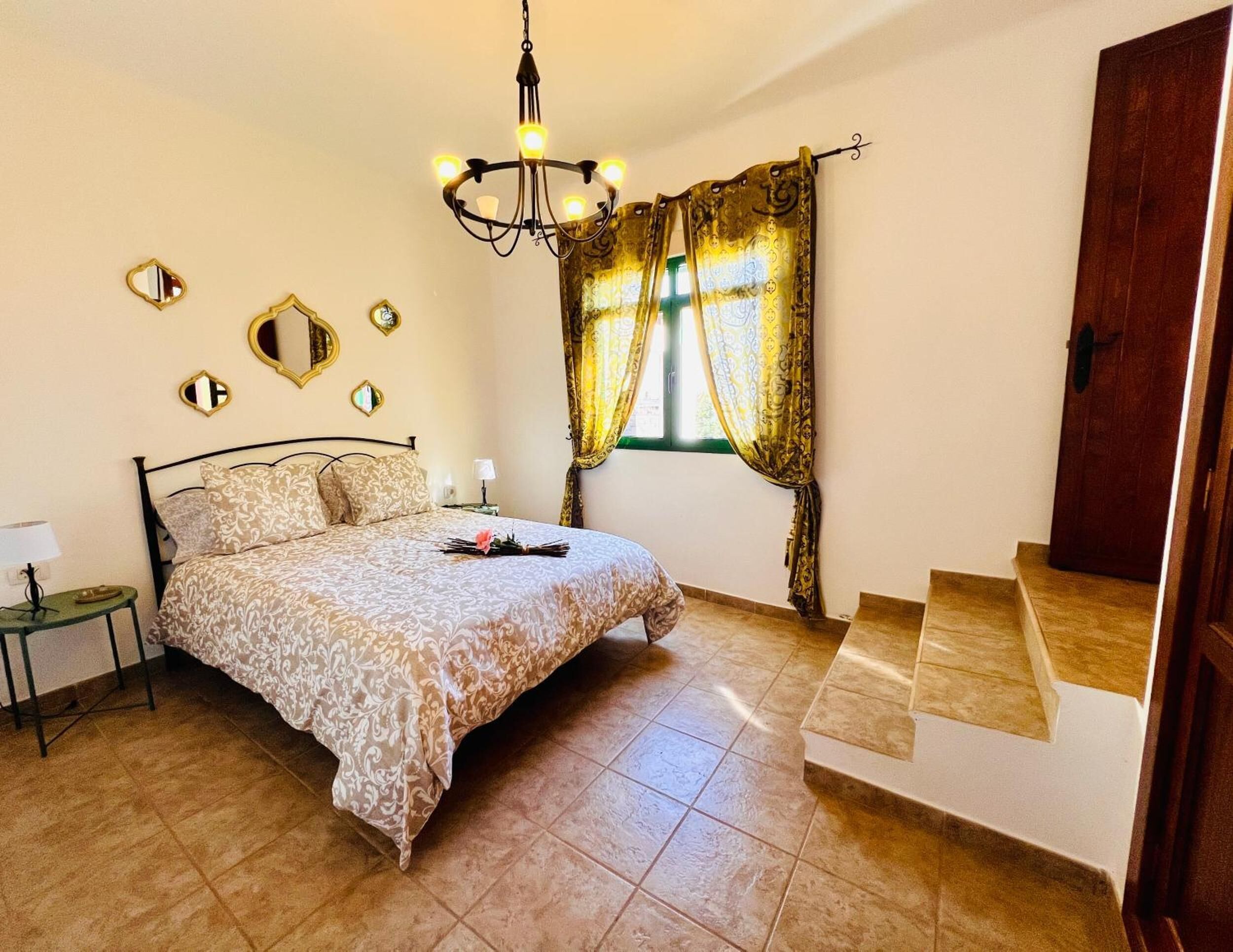 2 chambres, fer et planche à repasser, Wi-Fi gratuit, draps fournis