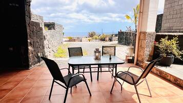 屋外ダイニングエリア