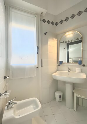 Doccia, asciugacapelli, asciugamani