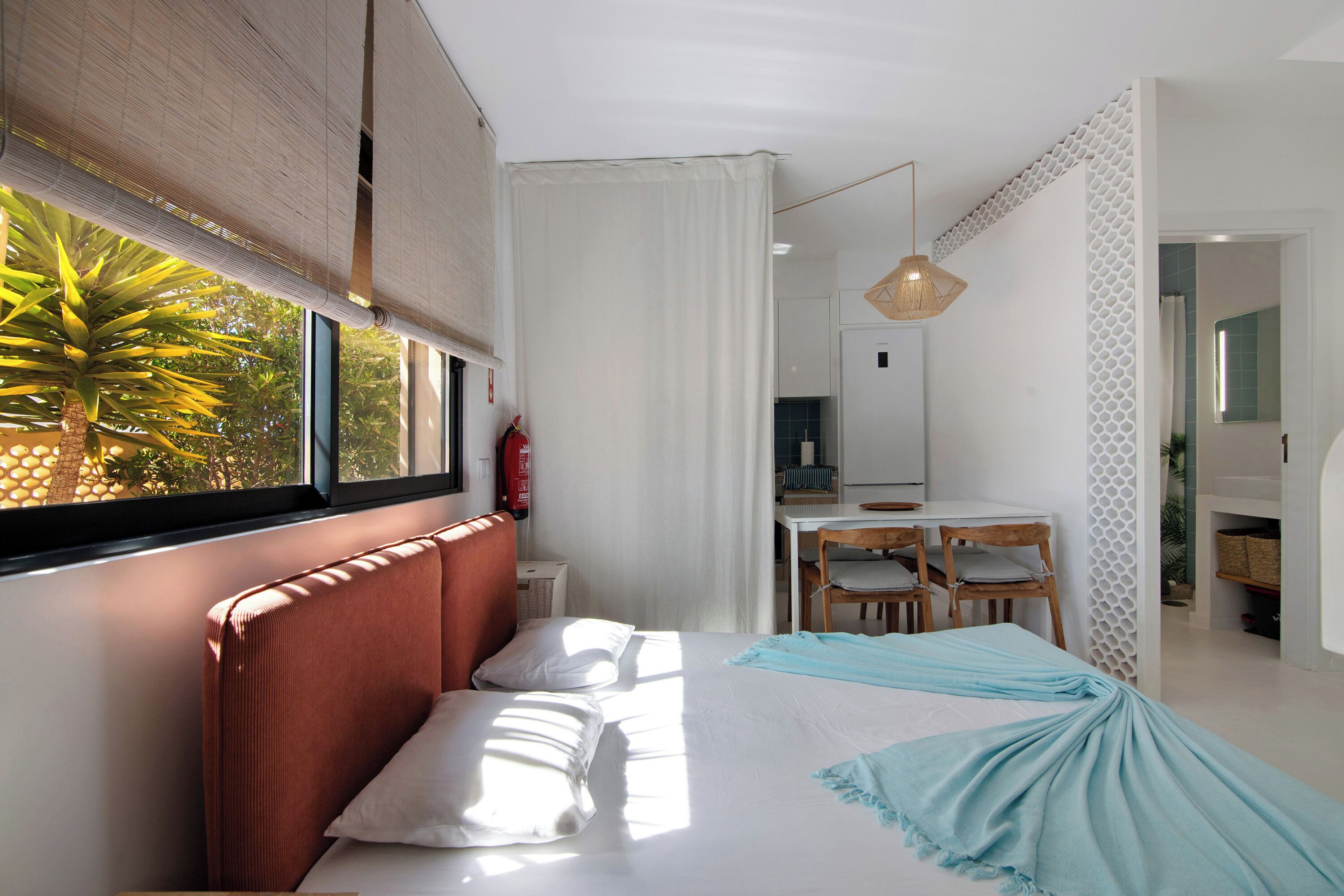 1 habitación, tabla de planchar con plancha, wifi gratis y ropa de cama 