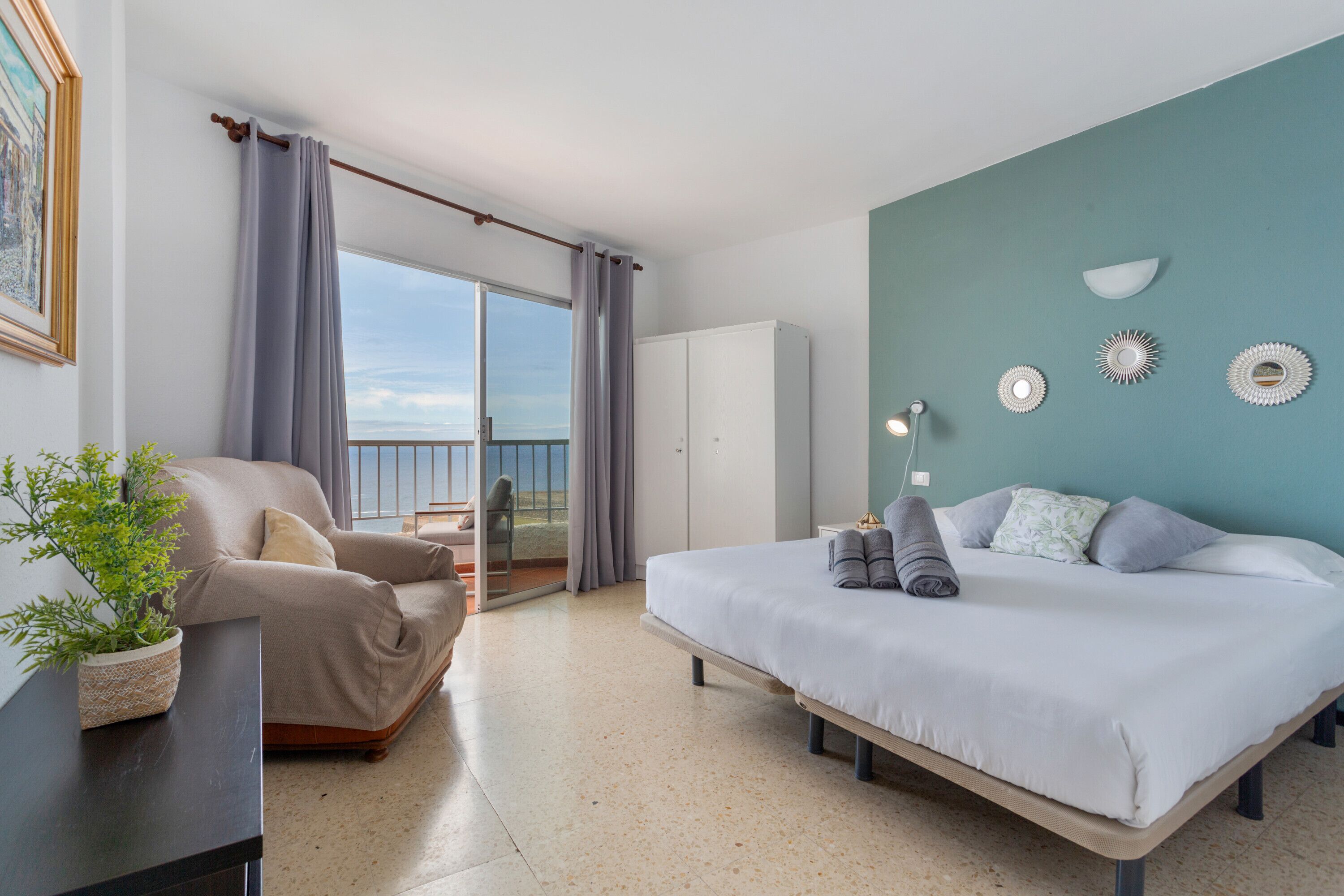 2 slaapkamers, een strijkplank/strijkijzer, gratis wifi, beddengoed