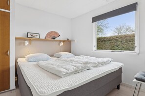 2 bedrooms, free WiFi - Holiday home near beach forest and charming Hou (Odder)