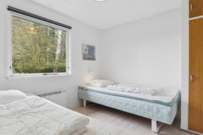 2 bedrooms, free WiFi - Holiday home near beach forest and charming Hou (Odder)