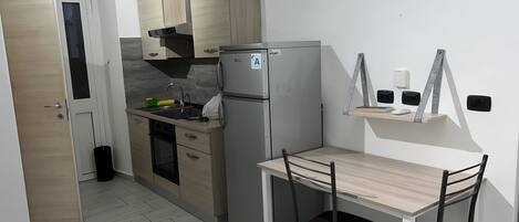 Studio Familial, salle de bains privée | Cuisine privée | Grand réfrigérateur, four, plaque de cuisson