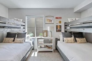 3 chambres, fer et planche à repasser, Wi-Fi, draps fournis