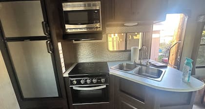 Charming RV with AC in Delhi for a cozy getaway