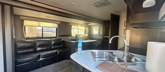 Charming RV with AC in Delhi for a cozy getaway