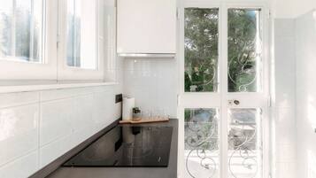 Kühlschrank, Mikrowelle, Ofen, Geschirrspüler