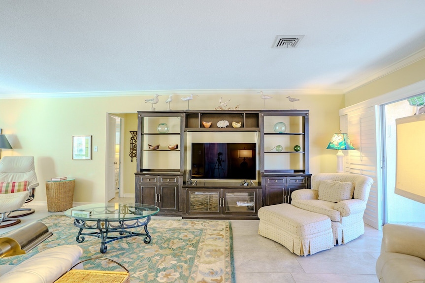 Tropical Siesta Key Villa W/ Private Patio & Pool Access In Polynesian Gardens - Siesta Key