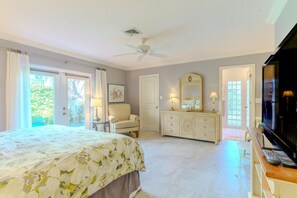 3 bedrooms, desk, iron/ironing board, travel crib
