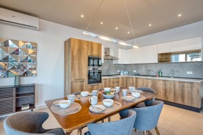 Fridge, microwave, oven, stovetop - Beautiful Penthouse with pool and terrace (Is-Swieqi)