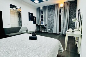 1 bedroom, iron/ironing board, bed sheets - Studio Apt. For 3P; 15-Minutes to Rathausplatz (Vienna)