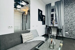 Living area - Studio Apt. For 3P; 15-Minutes to Rathausplatz (Vienna)