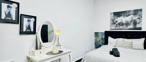 1 bedroom, bed sheets