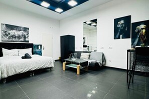 1 bedroom, bed sheets