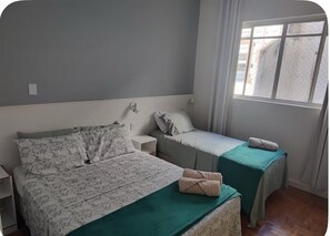 Comfort-Dreibettzimmer, 1 Schlafzimmer, Nichtraucher, Blick auf den Innenhof