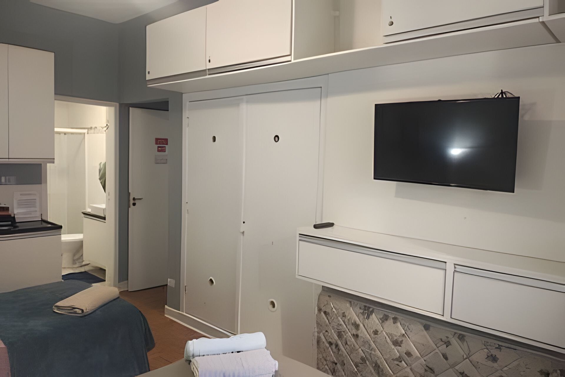 Suite | Escritorio, espacio para trabajar con un portátil, cortinas opacas