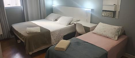 Suite | Escritorio, espacio para trabajar con un portátil, cortinas opacas