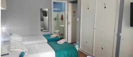 Comfort Suite, Multiple Beds, Non Smoking, Courtyard View | 1 bedroom, individually decorated, desk, laptop workspace