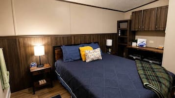 1 bedroom, desk, free WiFi, bed sheets