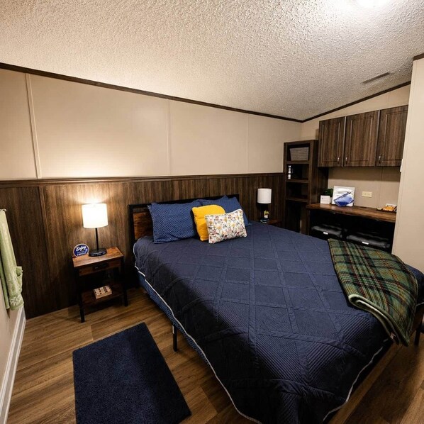 1 bedroom, desk, free WiFi, bed sheets