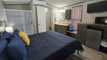 1 bedroom, desk, free WiFi, bed sheets