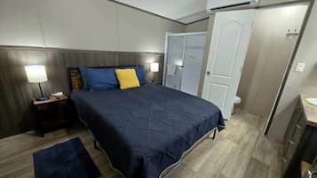 1 bedroom, desk, free WiFi, bed sheets