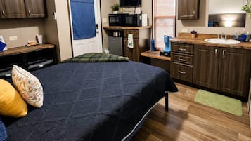 1 chambre, bureau, Wi-Fi gratuit, draps fournis