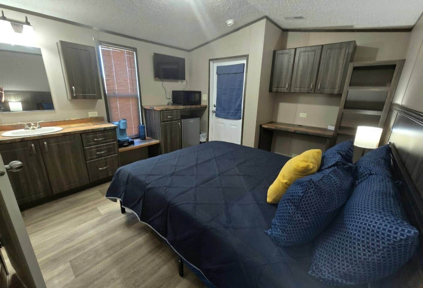 1 bedroom, desk, free WiFi, bed sheets