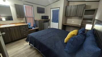 1 bedroom, desk, free WiFi, bed sheets