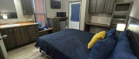 1 bedroom, desk, free WiFi, bed sheets
