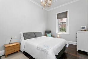 2 chambres, fer et planche à repasser, Wi-Fi, draps fournis