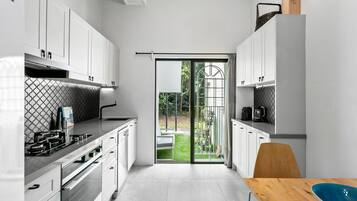 Microondas, parrilla de estufa y lavavajillas